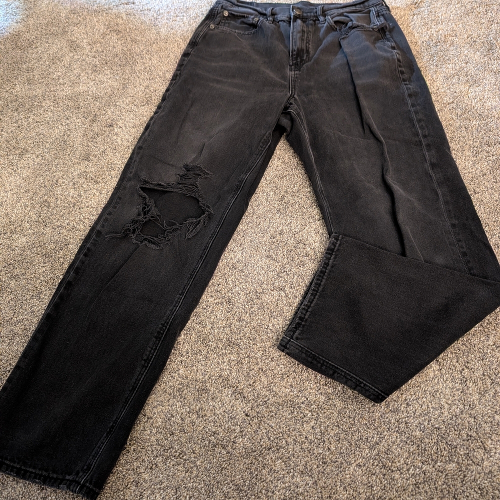 American Eagle Outfitters Black Distressed HighRise Boyfriend Ladies Jeans 8 🌼